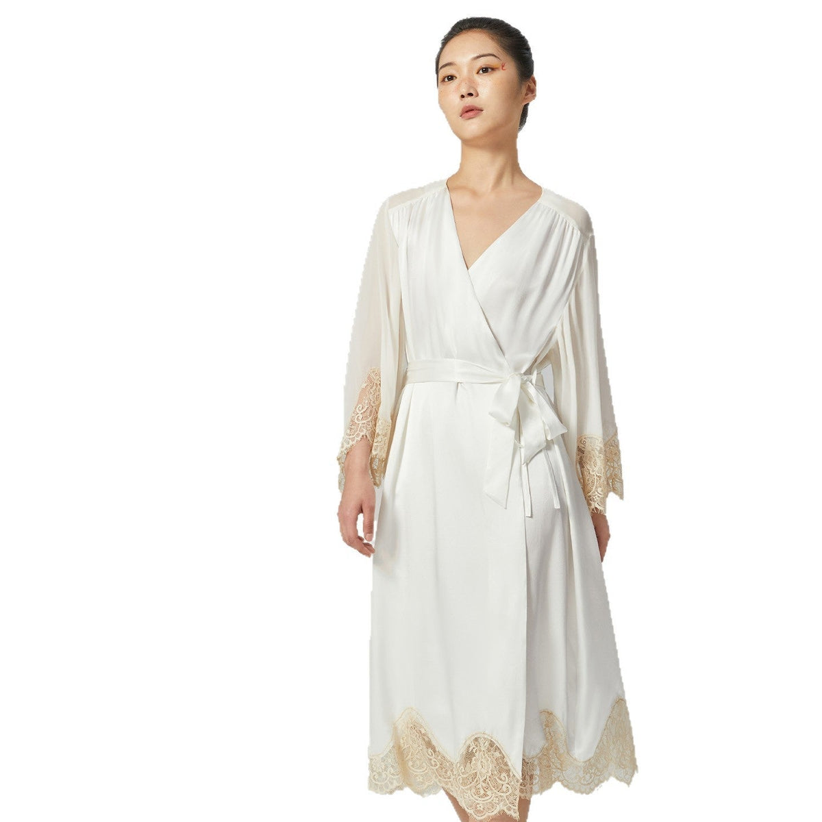 SuuSilk 19 Momme Lace-Trim Silk Robe – Pearl White