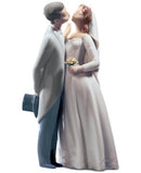 Lladro Collectible Figurine, a Kiss to Remember