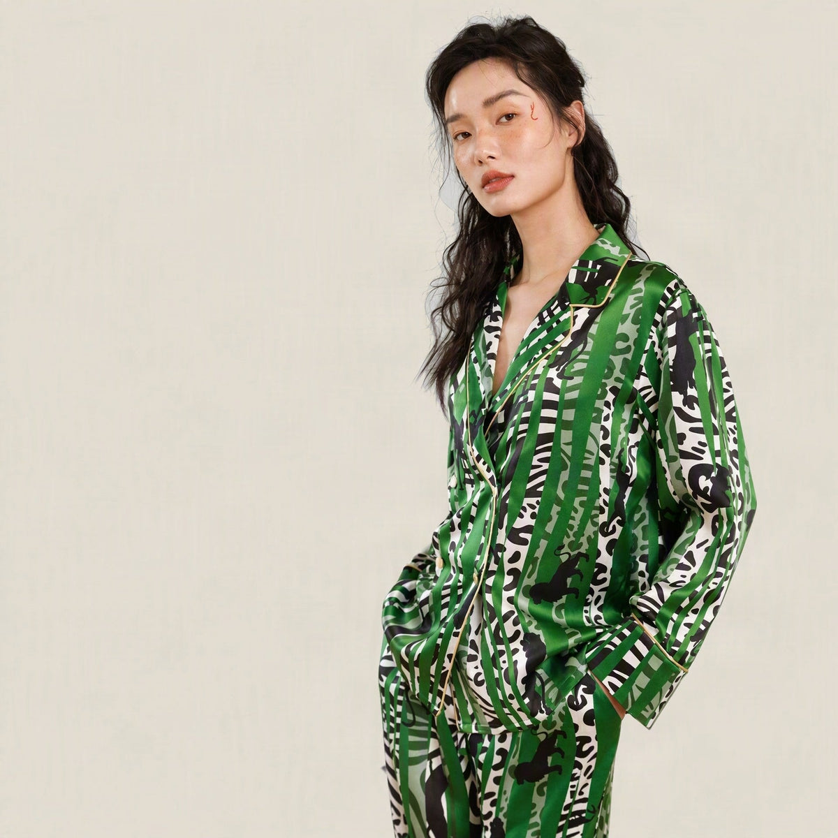 SuuSilk 19 Momme Silk Pajama Set – Oasis Print, Long Sleeve